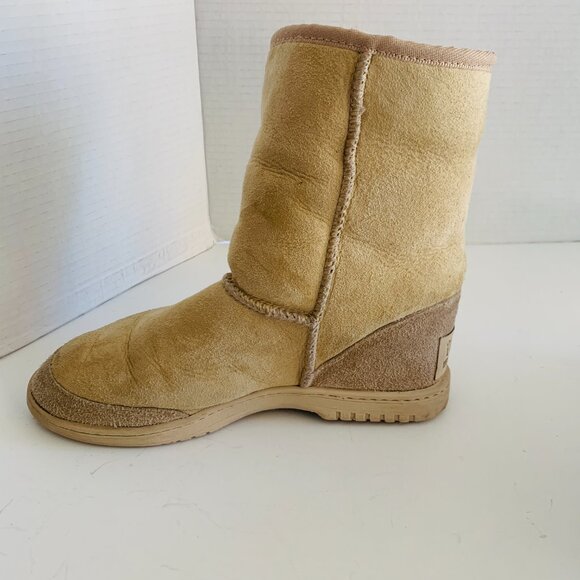 Men\'s UGG Australia CLASSIC SHORT 8\